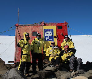 A group of 2015–2016 summer expeditioners in front of the old Met hut at Platcha in the Vestofld Hills