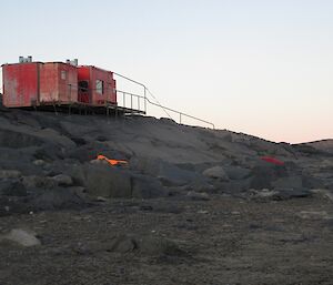 Brookes hut on the skyline with two bivies visible on the rocks in front of the hut