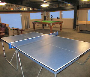Pool and table tennis in the LQ