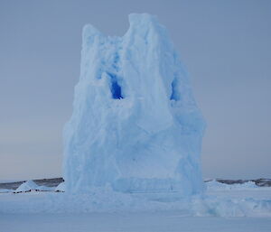 An iceberg that looks like a helmeted face