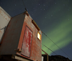 Aurora with a closeup of Platcha hut