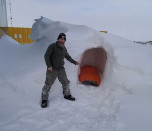 Darren White with his bivy bag in the snow cave