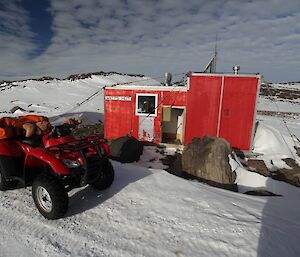 A quad bike in front of Watts hut in the Vestfold Hills