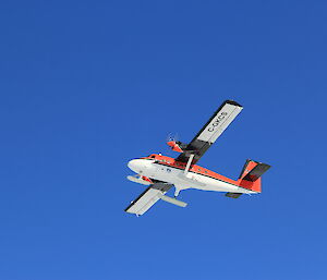 The twin otter arriving at Davis