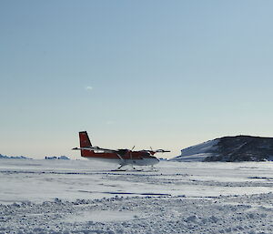 The twin otter taxiing to the apron at Davis