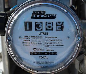 The fuel gauge reading 1385 litres of fuel pumped into KCS at Davis before takeoff