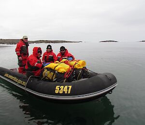Pete is driving the inflatable rubber boat. He has three passengers: Ralph, Daleen and Marc. In the bow are four big survival packs strapped down.