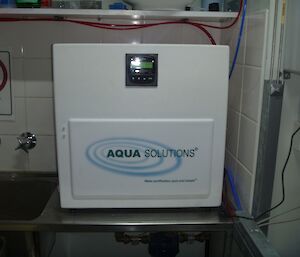 The Aqua Solutions water purification plant. It looks like a metal box sitting on a bench in Met.