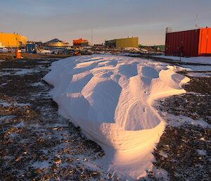 Sculptured blizz tail near the heli pad. This one more rounded in shape.