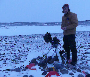 Lötter with an automated seabird camera.