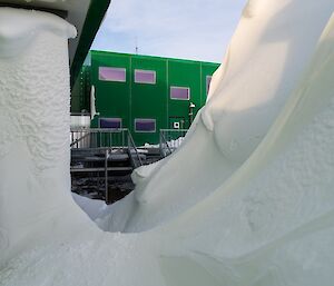 The snow dune in front of the LQ at ground level.