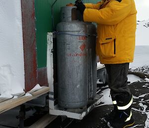 Fitzy, checking the gas tanks at Bandit’s Hut.