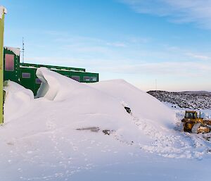 The dozer is swamped in size next to the blizz tail in front of the LQ.