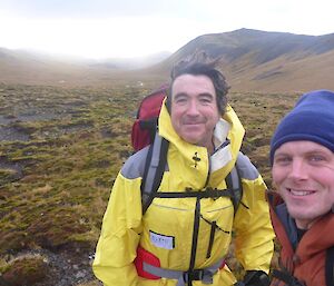 2 men on the trail to Sandell Bay