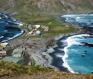 The view from Wireless Hill down the Isthmus as it was a month ago. The breeding seal harems are still very active.