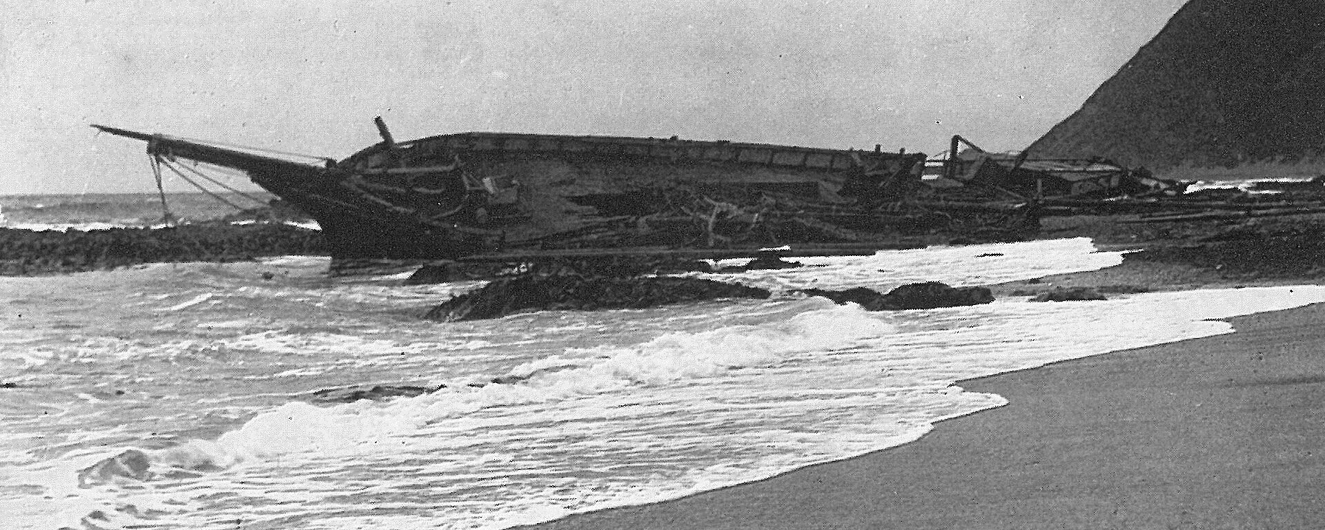 The wreck of the Clyde on the south side of Boat Harbour, Buckles Bay.