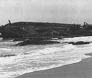 The wreck of the Clyde on the south side of Boat Harbour, Buckles Bay.