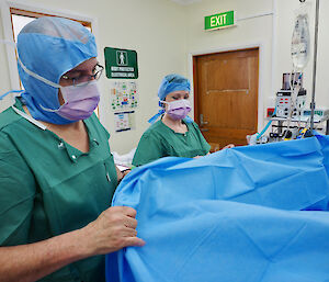 LSA’s Geoff & Kerri keep a watchful eye on the patient during the surgery training exercise