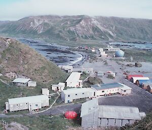 A photo from 1977 with 5 Nissen Huts on the Wireless Hill side of the station clad in different colours!