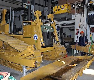 Fitting a dozer blade to the new D6 dozer