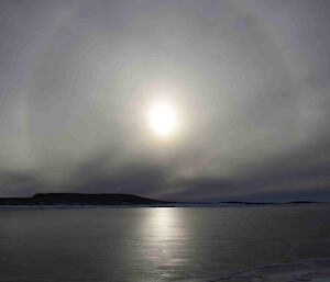 A halo forms around the sun when covered by cloud