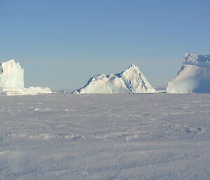 The spectacular view of the icebergs from the huts.