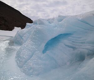 The ice becomes like a piece of modern sculpture.