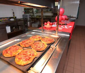 A tray of salami pizza