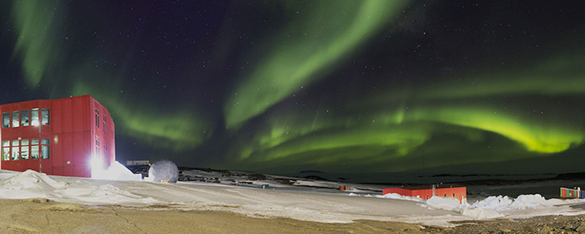 A green aurora australis over Mawson
