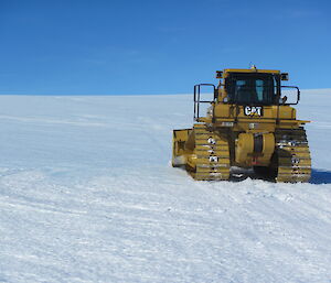 The dozer at Mawson heading up onto the ice plateau