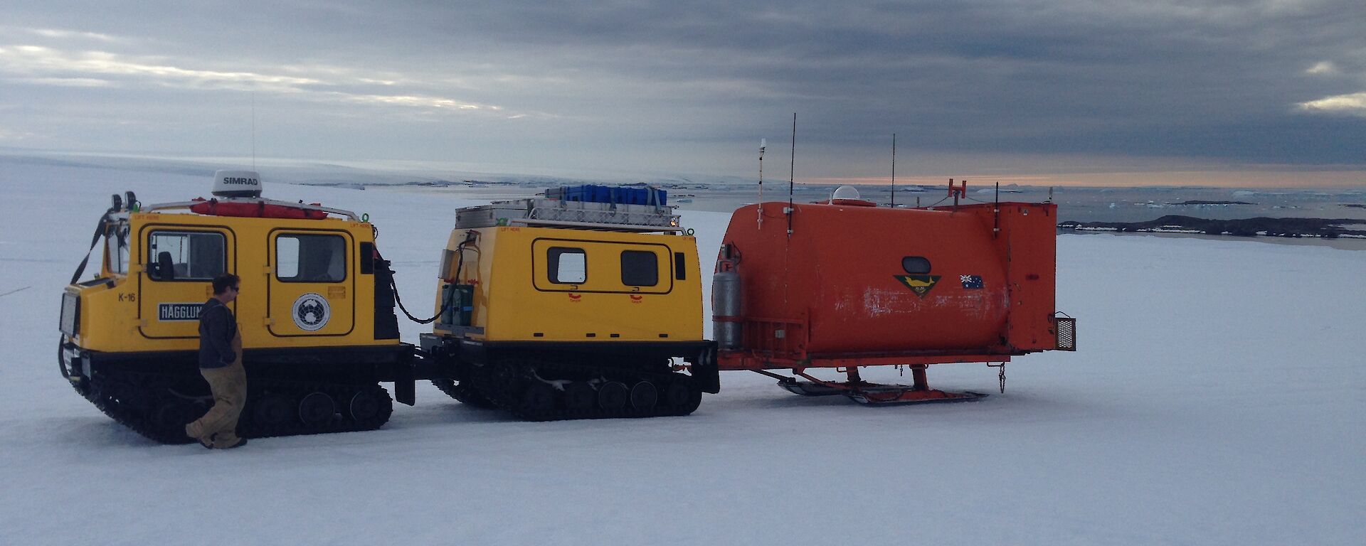 A photo of a van and Häggs on the snow ready to go
