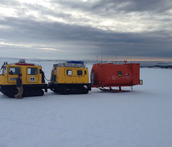 A photo of a van and Häggs on the snow ready to go