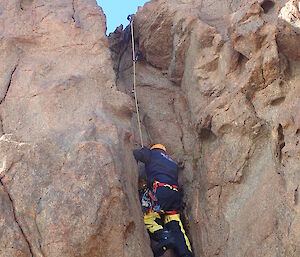 Chris Hill heads up the chimney to the summit of Mt Hordern