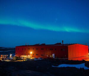 A aurora over the red shed at Mawson