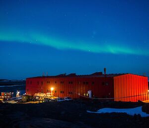 A aurora over the red shed at Mawson
