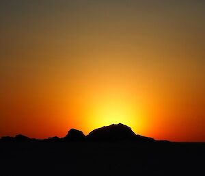 Sunrise behond icebergs