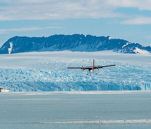 Incoming flight with Casey Range in the background