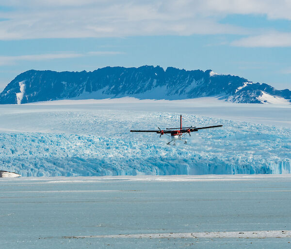 Incoming flight with Casey Range in the background