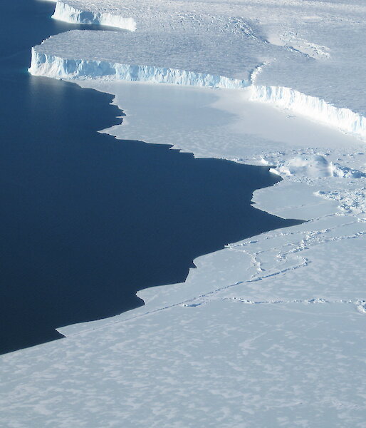 Where ice and ocean meet, Sørsdal Glacier