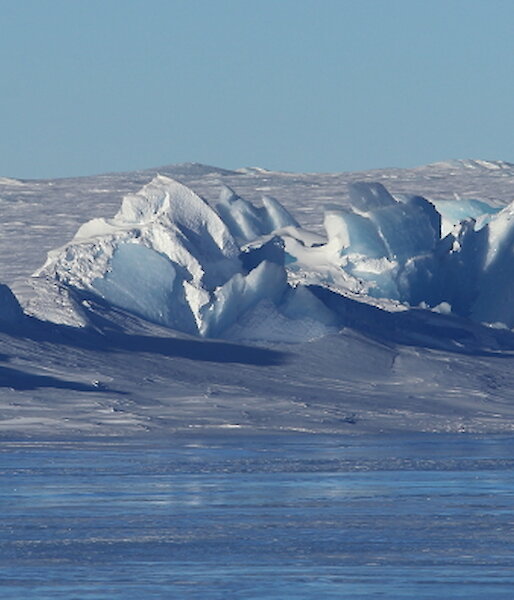 Keels of ice around the lake’s edge.