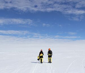 Two expeditioners walk to the skiway at Aurora Basin.