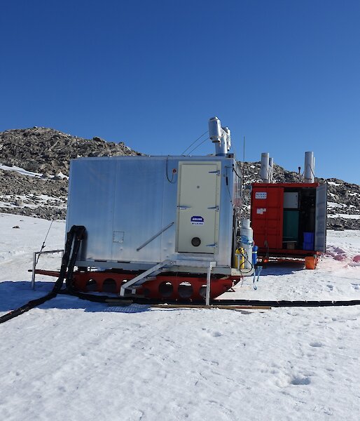 A silver caravan known as the “Silver Chalet” houses the sensor system, data logging and communications equipment on the sea ice