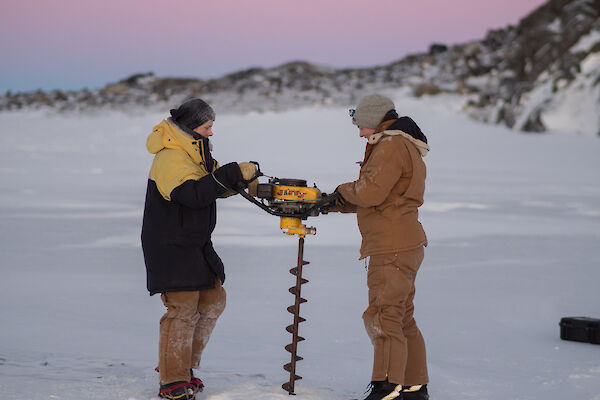 https://www.antarctica.gov.au/site/assets/files/38675/07-sarah-and-alyce-robert-isaac.600x400.jpg?nc=7f85