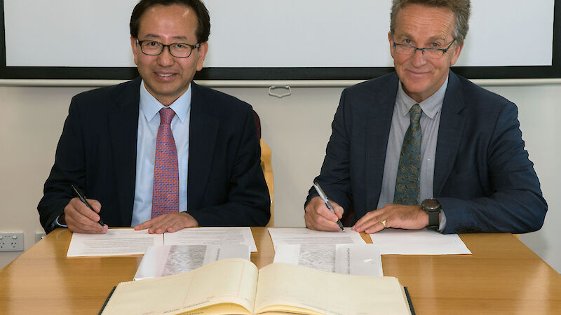 Australian Antarctic Division Director Nick Gales (right) and Dr Kang Joon Seog of the South Korean National Institute of Fisheries Science, signing the Memorandum of Understanding on non-lethal whale research.