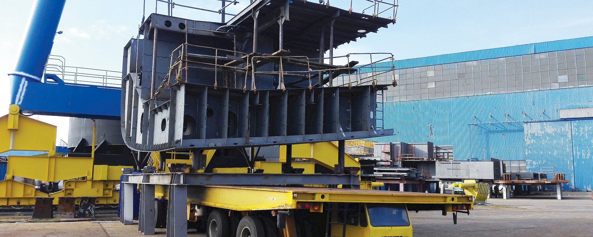 A block of the aft starboard hull being transferred to the dry dock by a 300 tonne gantry crane.