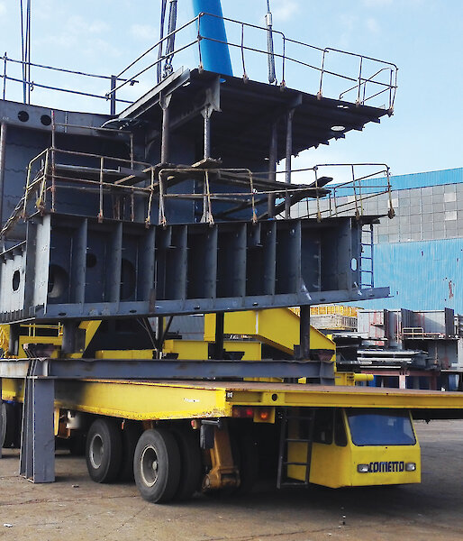 A block of the aft starboard hull being transferred to the dry dock by a 300 tonne gantry crane.