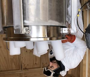 Co-Chief Investigator Vas Petrenko, from the University of Rochester, melting ice cores to extract the air trapped in bubbles. To prevent contamination of the samples, scientists had to wear ‘cleansuits’ and gloves.