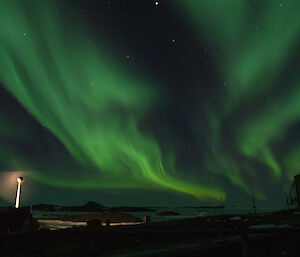 A green curtain aurora over Mawson station