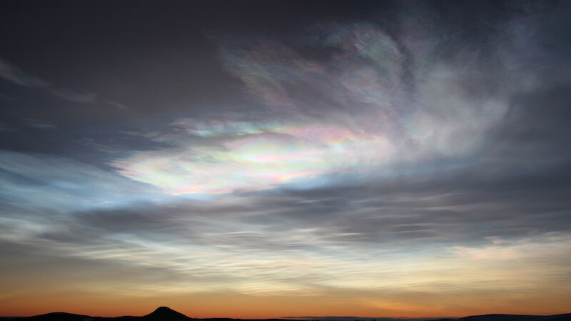 Wave-like rainbow clouds