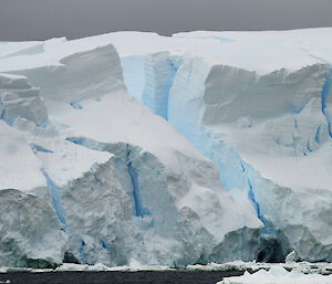 Disintegrating glacier berg